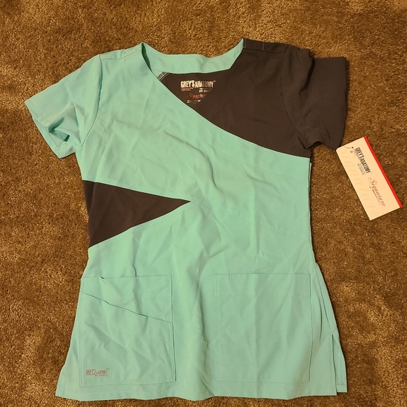 SOLD NWT Grey's Anatomy Scrub Top - Picture 2 of 2